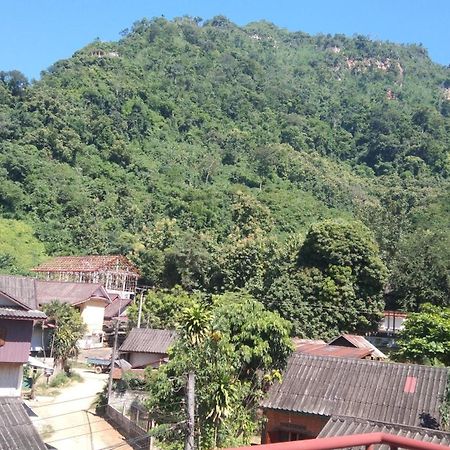 Amphai Guest House Nong Khiaw Exterior photo